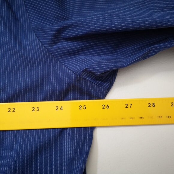 Van Heusen Traveler Men's Size XL (17-17.5) Dark Blue w/ Pinstripe Shirt - Picture 9 of 10